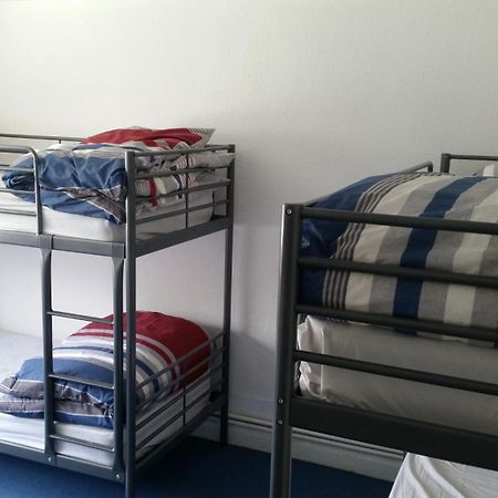 The Queens Hostel Лондон Экстерьер фото
