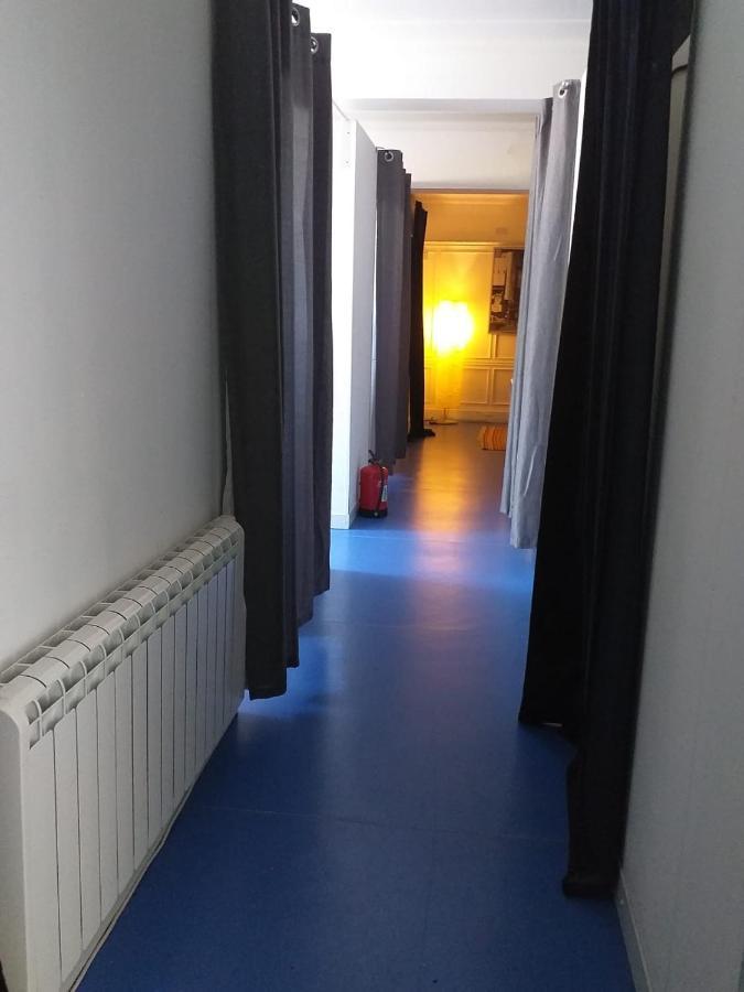The Queens Hostel Лондон Экстерьер фото
