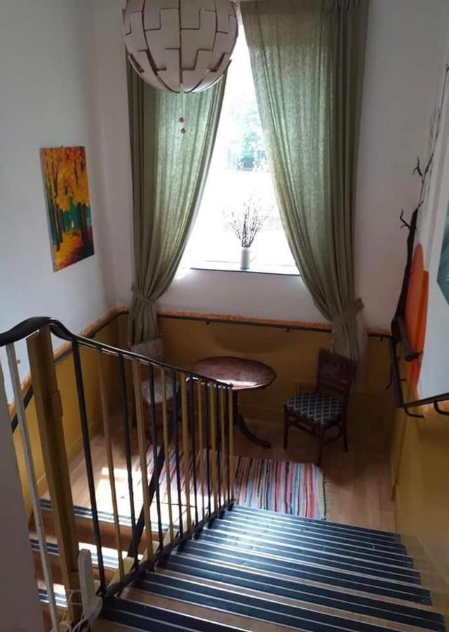 The Queens Hostel Лондон Экстерьер фото