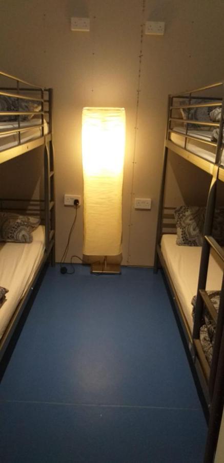 The Queens Hostel Лондон Экстерьер фото