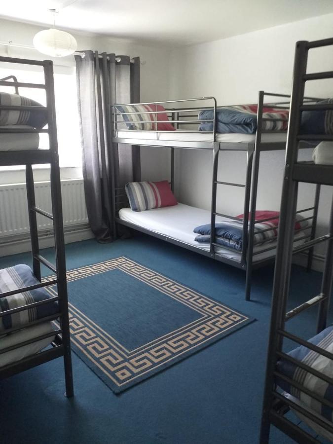 The Queens Hostel Лондон Экстерьер фото