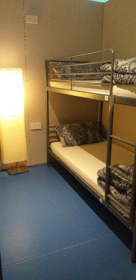 The Queens Hostel Лондон Экстерьер фото