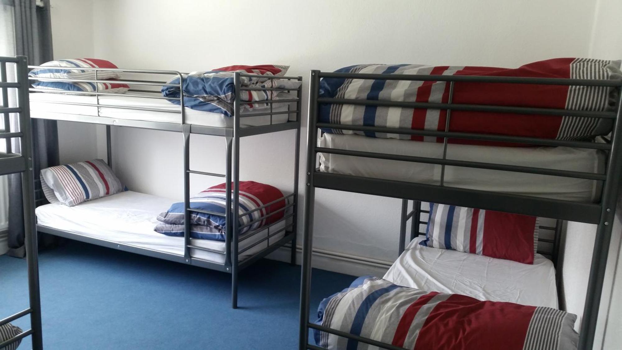 The Queens Hostel Лондон Экстерьер фото