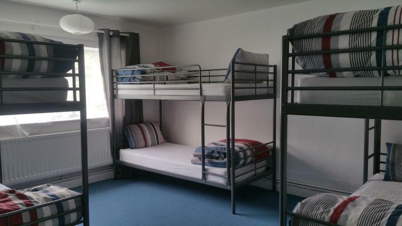 The Queens Hostel Лондон Экстерьер фото